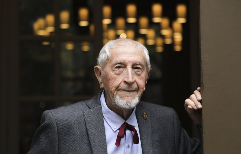 #taldiacomavui, el 1923, nasqué a Lleida Josep Vallverdú. És un narrador, poeta, dramaturg, lingüista, traductor i assagista català d reconeguda trajectòria en la literatura infantil. És l'homenot d Lleida i un homenot d Catalunya. Felicitats mestre i amic! I gràcies pel pròleg!