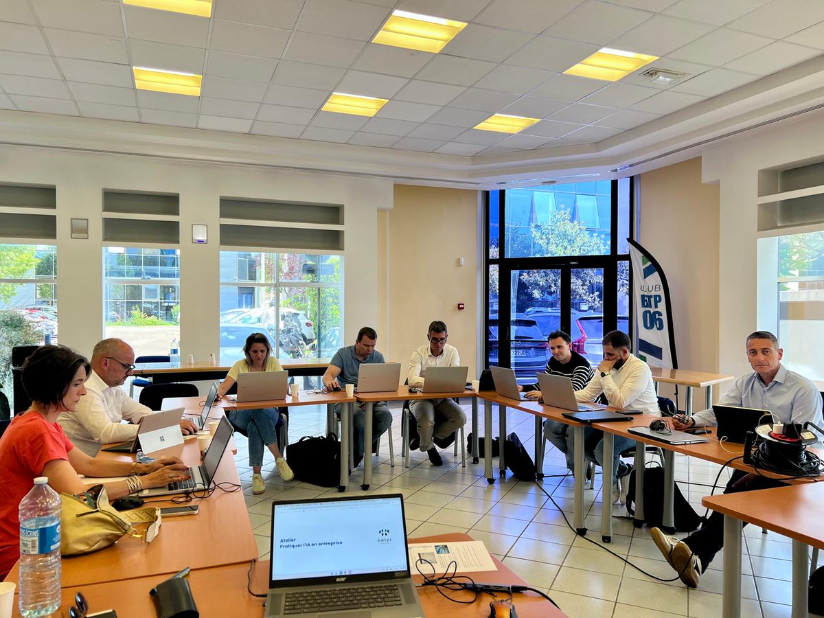 💻[ FORMATION ] Pratiquer l’IA en entreprise

Ce jour à la FBTP06, des entreprises adhérentes ont participé à la 2ème session de formation « Pratiquer l’IA en entreprise », animée par BATYS Compétences PACA.

✅ Premiers pas vers une stratégie d’IA adaptée à son entreprise