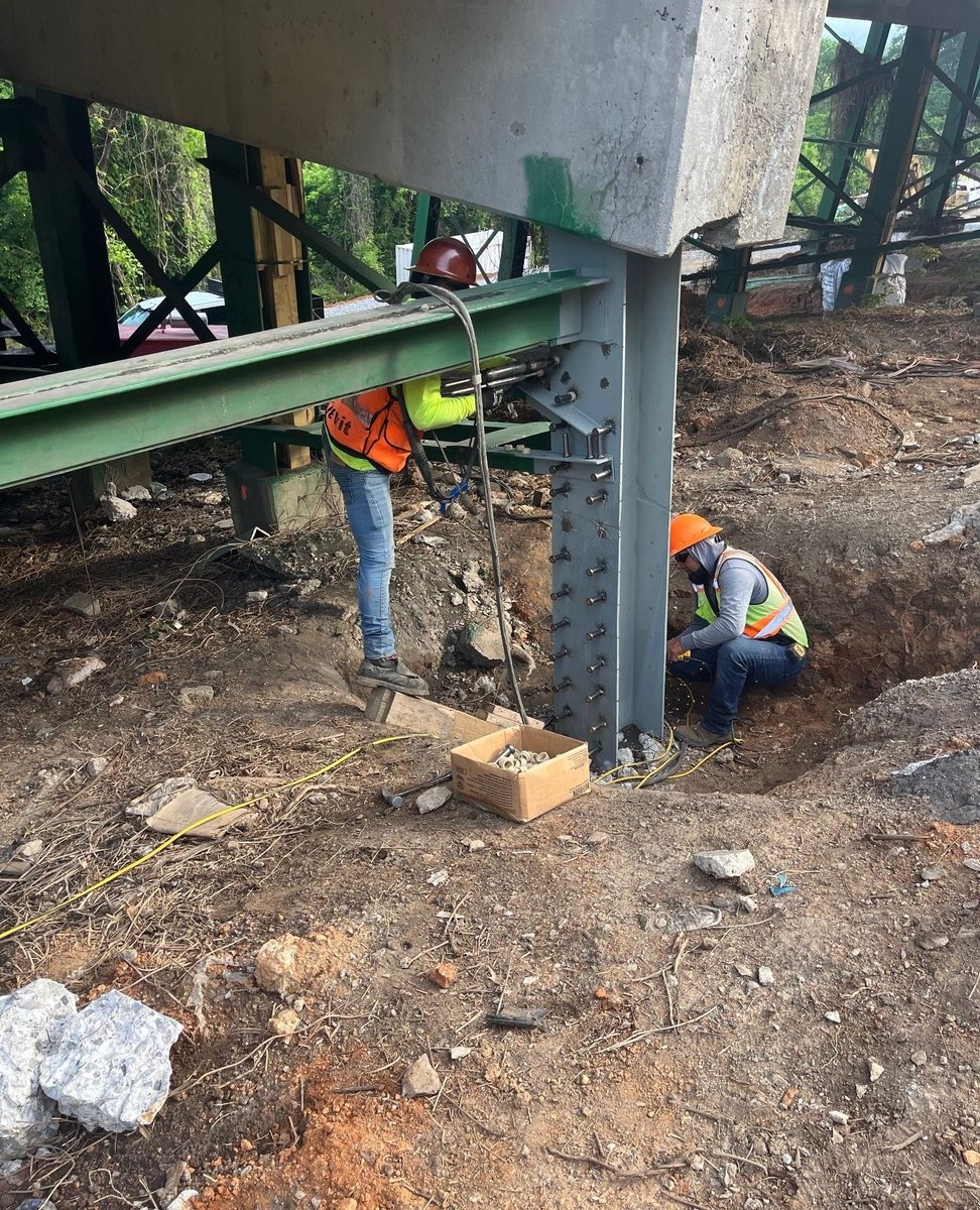 midstate_const's tweet image. Reinforcing the foundation. Our team is making pier piling improvements on this Middle Tennessee bridge to enhance long-term stability and structural support. From the ground up, we're committed to safer infrastructure across the state. #midstateconstruction #bridgerepair