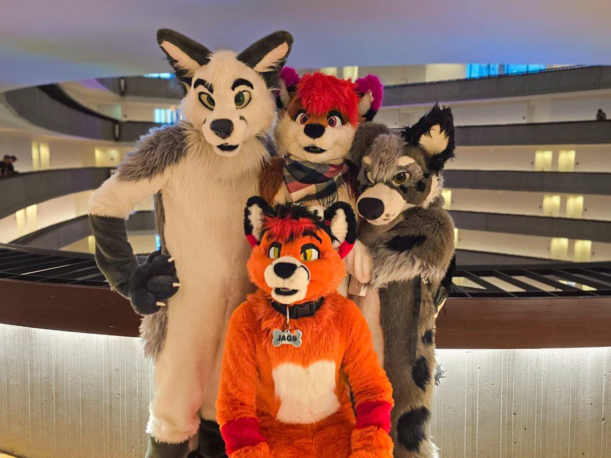 Getting to room with these 3 will be something I’ll never forget &lt;3 one of the best con experiences I’ve ever had 

<a href="/Ruishiro/">Rui 🔜MPLX</a> <a href="/DexterShepherd/">Dexter Shepherd</a> <a href="/Foxtalic/">Cassius🌱</a> 

📸 <a href="/RealAetius/">Aetius</a>