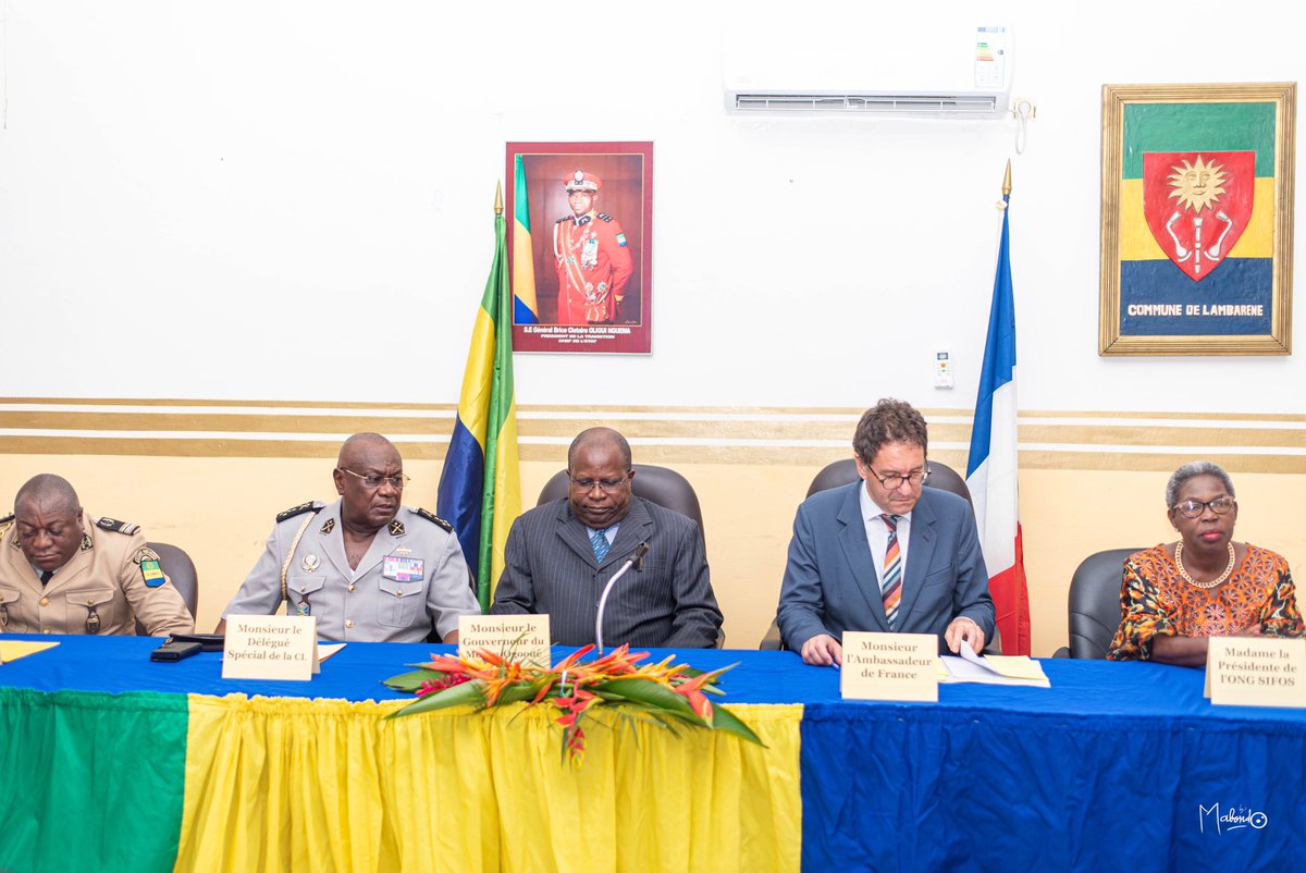🇫🇷🇬🇦 En marge de son déplacement à Lambaréné, l’Ambassadeur de
France a été chaleureusement reçu par Monsieur le Gouverneur du
Moyen-Ogooué et Monsieur le Délégué spécial de la commune de
Lambaréné.

🤝 Merci aux autorités locales pour leur accueil et leur engagement  !