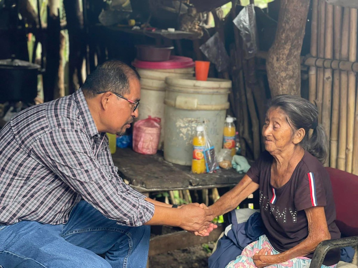 ComunitariosES's tweet photo. Somos más que una organización, somos una fuerza de cambio impulsada por el liderazgo de personas con calidad humana y la acción de quienes creen en la justicia social.
¡Seguimos trabajando para llevar progreso y bienestar a cada rincón de El Salvador!
#ComunitariosES #Desde2010 #PromoviendoSoluciones #MovimientoComunitario