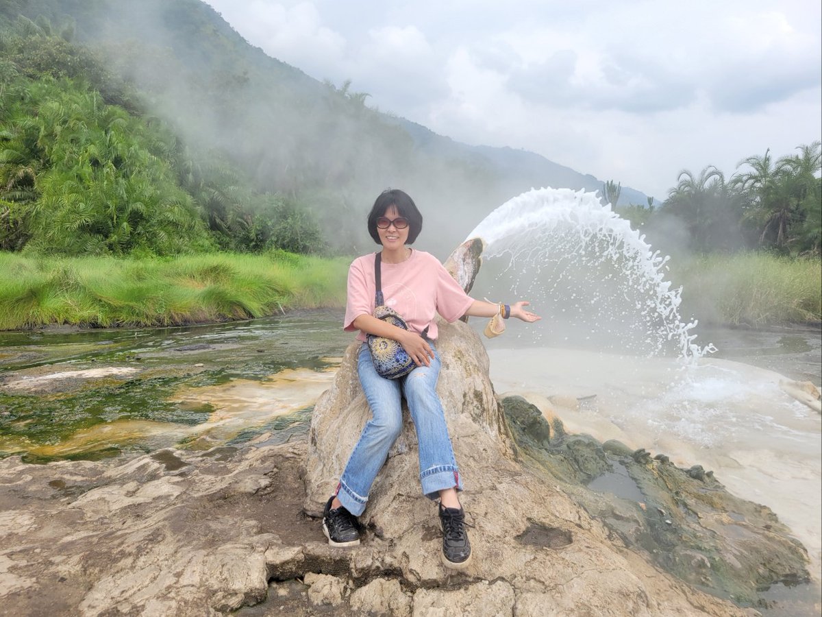 ❤️‍🔥I followed a wooden path… and ended up on Mars.
Steam rising, ground sizzling, and the earth literally spitting water at me.
Uganda never stops surprising.
Hot springs? More like hot attitude.

#SemulikiNationalPark #HotSpringsVibes 
#NyansimbiHotSprings  #BintenteHotSprings