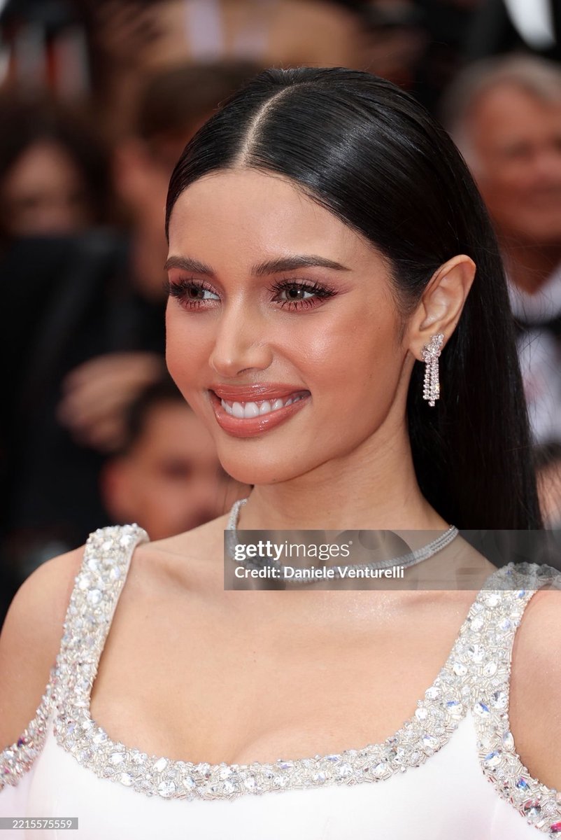 Ecnt43's tweet photo. VEENA CANNES RED CARPET 
#VEENACannesFilmFINALE https://t.co/XVKeQYfkNy