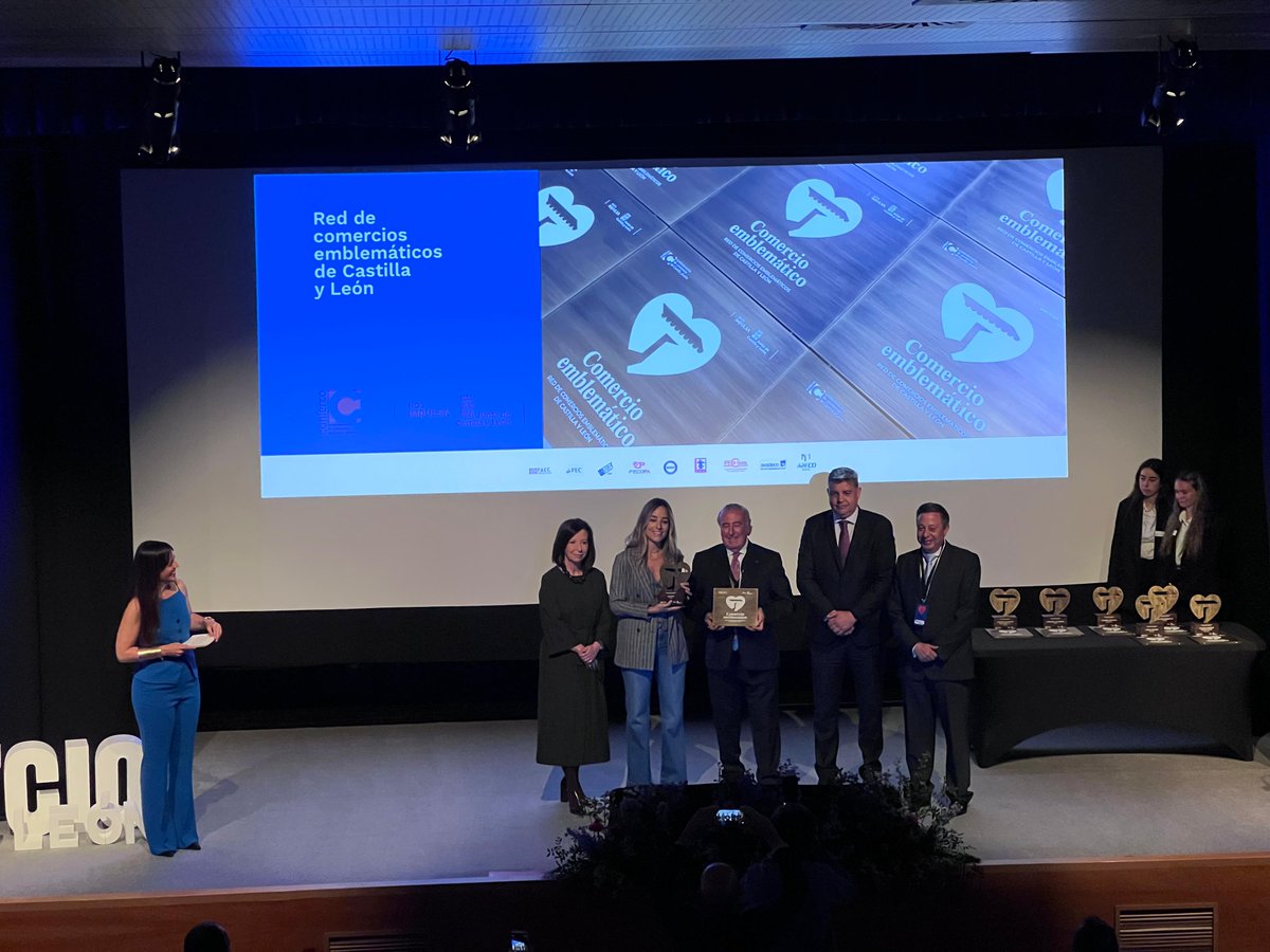 feleleon's tweet photo. 🏆 Adam’s León ya forma parte de la Red de Establecimientos Emblemáticos de Castilla y León.

Un reconocimiento que ha sido entregado durante el I Congreso de Comercio de CyL 
@CONFERCOCyL 

#LeónEsComercio #ComercioLocal https://t.co/j0c9S0LAkN