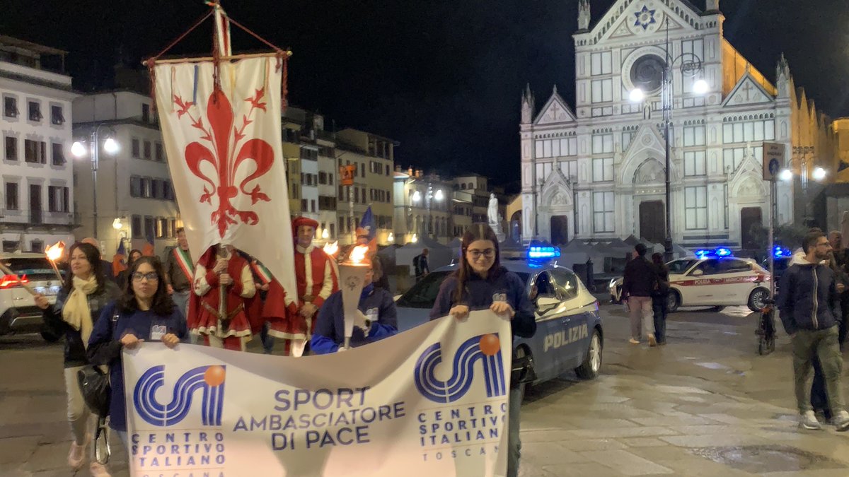 Lo sport ambasciatore di pace. Fiaccolata a Firenze.
La manifestazione è stata promossa da Csi, Coni, Regione Toscana, Comune e Città Metropolitana di Firenze, Anci e Ansmes. Sono intervenute le autorità sportive, istituzionali e religiose.