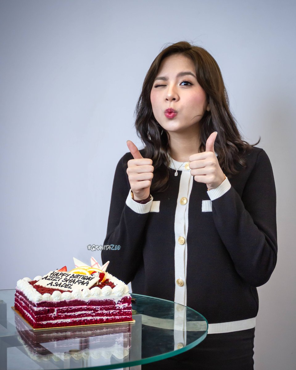 yurisdewandaru's tweet photo. Happy Birthday my amazeeng idol!
😊👍 @_zeeasadel 
Birthday Celebration w/ Zeemotion 180525 #Amazeeng21 https://t.co/AtyKx4YkUr