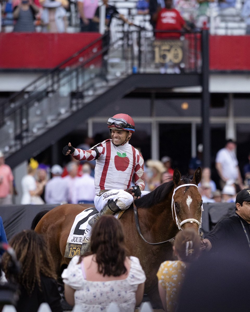 PimlicoRC's tweet image. Thank you to our fans, the jockeys, the horses and their connections, and everyone behind the scenes who made #Preakness150 weekend so special!
What a send off for Old Hilltop. #Pimlico