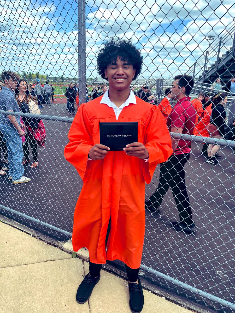 BenazuraC's tweet photo. Congratulations to Class of 2025! So proud of our Dre and all of his accomplishments thus far! Super excited about his future at Quincy University! Quincy is gaining a great young man and student-athlete! Best is yet to come 🫶🏼 #ontothenextchapter… https://t.co/r6HZ7cuk4Z