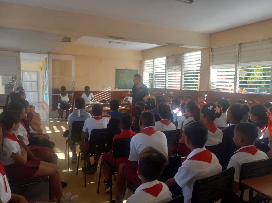 Realiza conversatorio el promotor  de la Sociedad Cultural José Martí en saludo al 130 aniversario de  la caída  en combate  de José  Martí.
 <a href="/Yamilet50088609/">Yamilet Herrera</a>
 <a href="/CubaMined/">MINED</a>  <a href="/coralia_saez/">Coralia Ruiz Sàez</a> <a href="/FarinaEstevez/">Yoandry Fariña Estévez</a> <a href="/Dme_Ranchuelo/">DME RANCHUELO</a>  <a href="/MenendezRiveros/">Carlos Rivero Menéndez</a> <a href="/dpevillaclara/">DGEP Villa Clara</a>