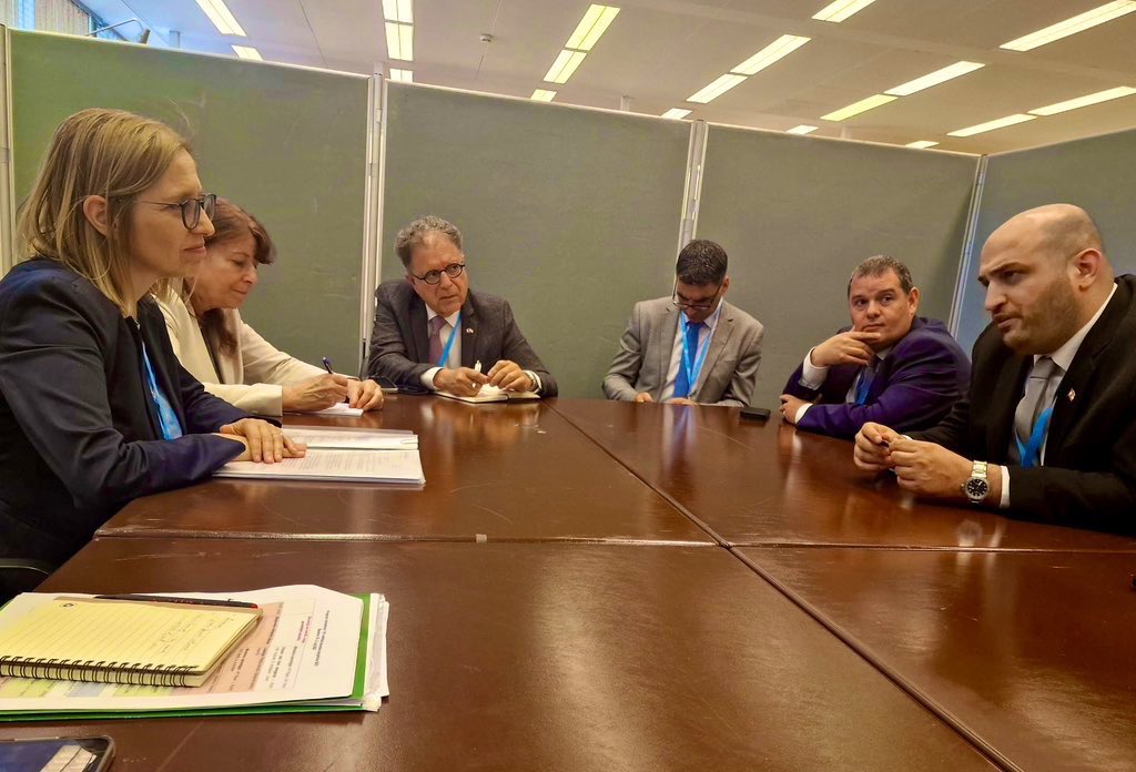 🇸🇮🤝🇱🇧🇪🇬

Slovenian 🇸🇮 Minister of Health Prevolnik Rupel held constructive bilateral talks with Lebanon 🇱🇧 &amp; Egypt 🇪🇬 at #WHA78.

From regional cooperation to strengthening resilient health systems - we share a common vision for inclusive and sustainable global 🌎 health.
