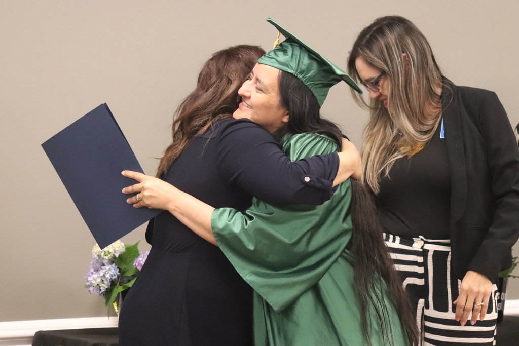 EsForest85285's tweet photo. WS/FCS will hold plenty of graduations this week, but some of the earliest aren’t for students – they’re for parents who’ve broadened their English skills through the Toyota Family Literacy Program. Learn more on our website at https://t.co/EeydBhoMeW.

#wsfcs https://t.co/IkIb9Sw2dv