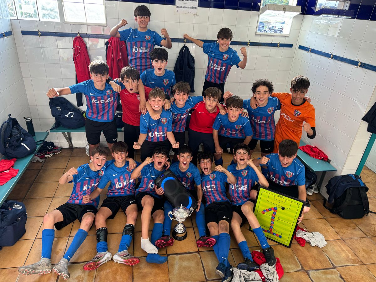 SDLEIOAoficial's tweet photo. 🏆 Nuestro 2012A se ha proclamado este fin de semana campeón de la Copa Bizkaia después de ganar al Deusto. 

🔝 Al equipo le queda un último reto después de quedar segundos en la Liga regular, la Copa de Euskadi. 

👏🏼 Ederra urtea, mutilak!

#AupaLeioaBETI💙♥️ https://t.co/rcUpZcVdnp