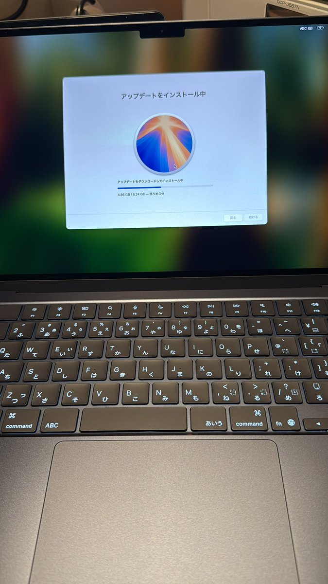 GEN_chichichi's tweet photo. M4MacBookAirを買ったので、こんな時間からセッティング！

32GBの1TBにした。

アプデ長い。 https://t.co/LW97hmRW5P