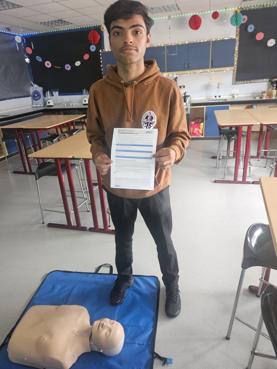 Shannon_FARE's tweet image. Well done to our S6s who completed the Emergency First Aid at Work SCQF Level 6 - 1 Day course today. Here is one of our candidates with their booklet and little anne doll. Another qualification in the bag. ⛑️✅️ @allsaintsrcsec @FARE_Scotland #LifeSkills #LearnFirstAid