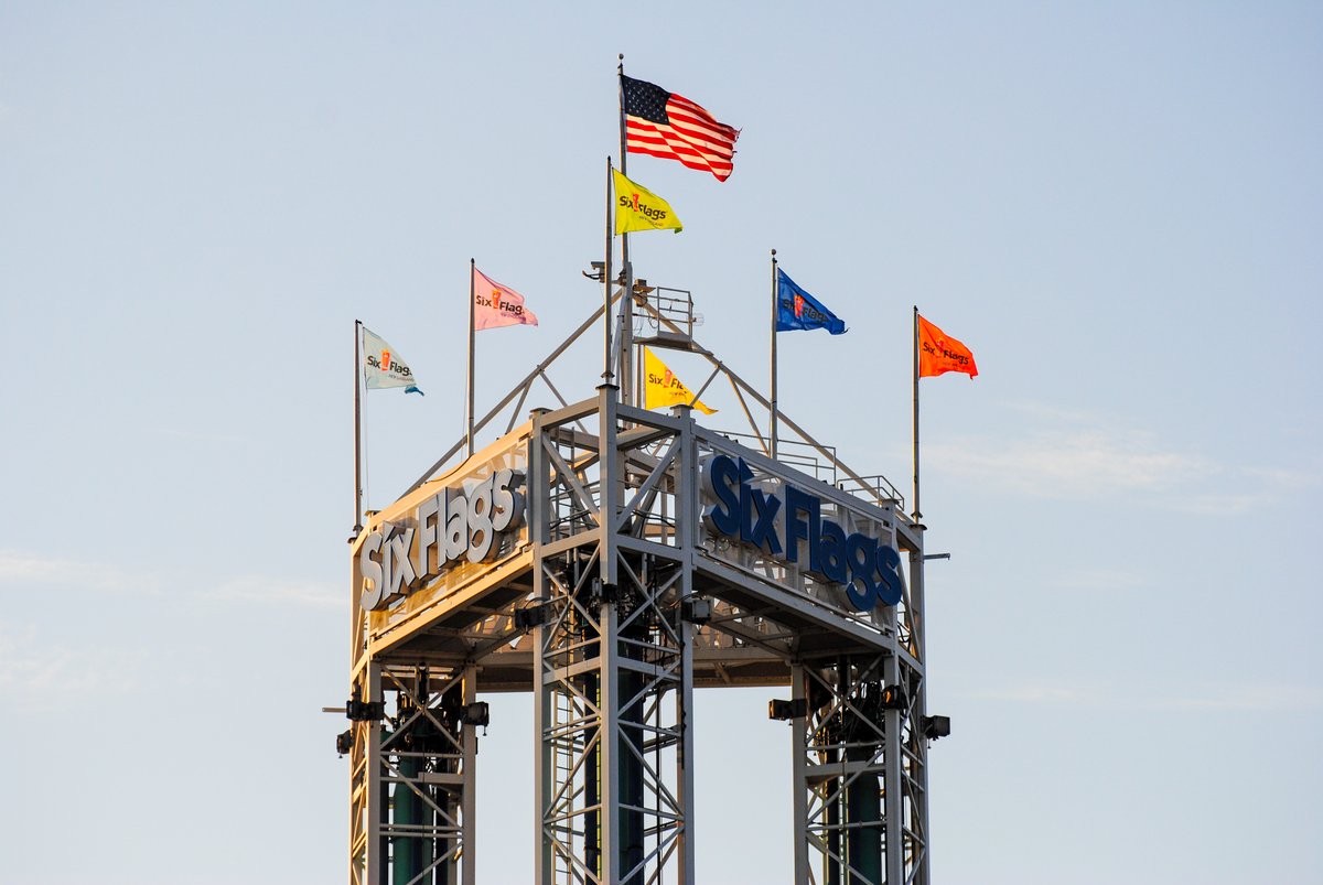 The Memorial Day Sale is ON! 🎢 Get your 2025 Silver Pass for just $59 online—save $26 and score free parking. All the thrills, all season long😱😎  #sixflagsnewengland #2025season 

🚨BUY NOW🚨 - bit.ly/3YJk5z0