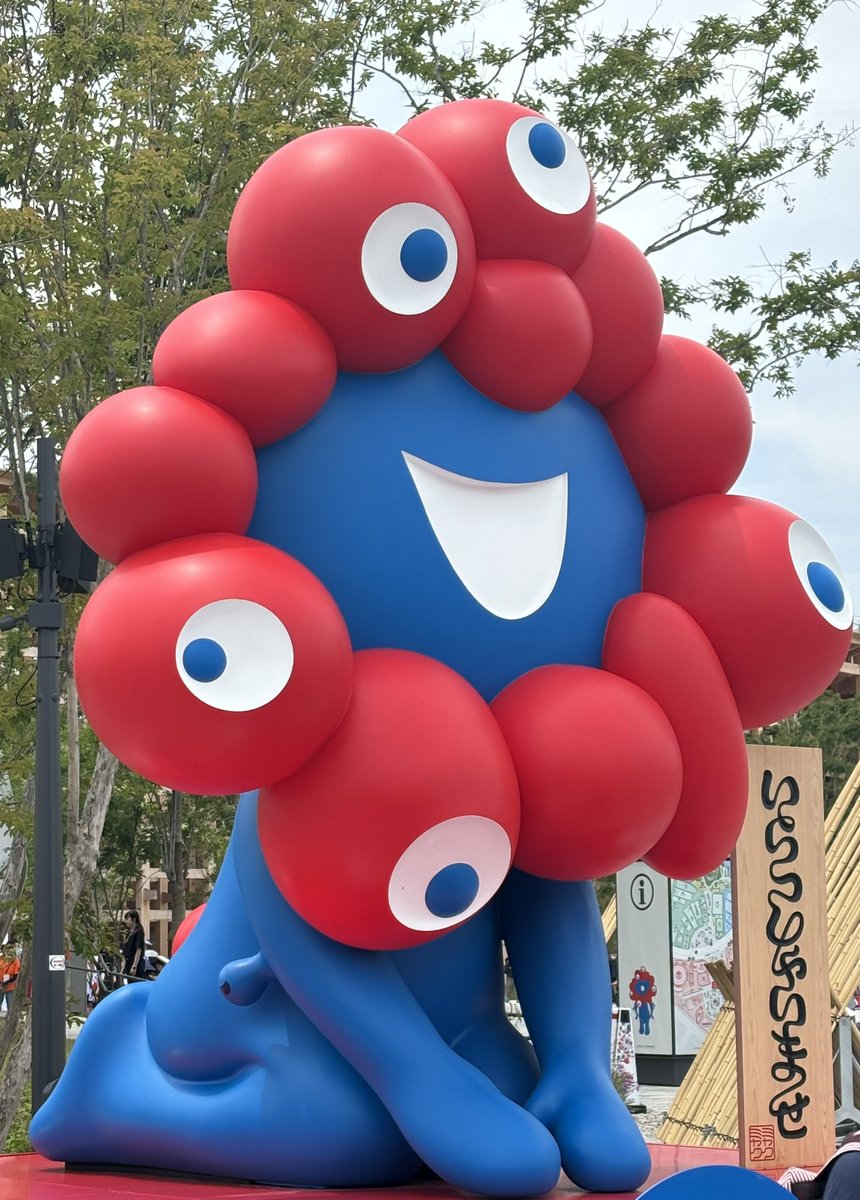 mana_08888's tweet photo. 万博に行ってきました！

ミャクミャク、万博行く前は
微妙なキャラクターだと思ってたけど、
帰る頃にはかわいく見えてきた笑
万博マジックwww

1日歩き続けて27000歩
かなりお疲れ様でした(*>∇<) https://t.co/sCsNVuzec5