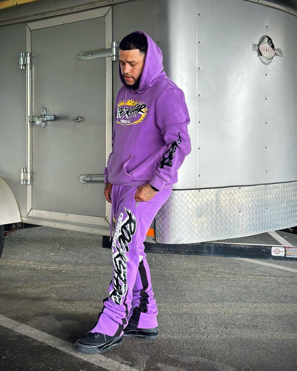 Rockin the comfy tracksuit drip to start Mondays off right 💯
Matching hoodie and stacked jogger pant swag ⬅️
Tap in for more streetwear fits and the latest drops and restocks in trending fashion 📲