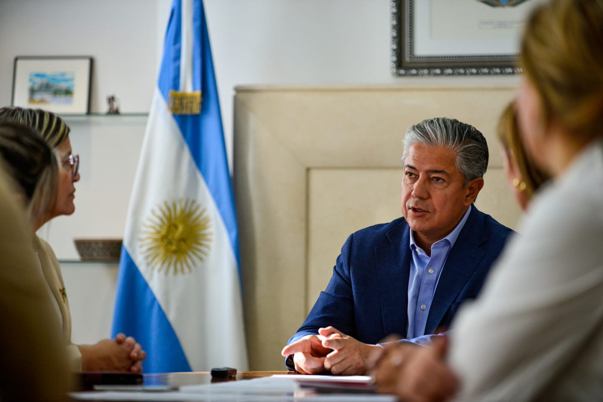 UNA NUEVA EPET PARA RINCÓN DE LOS SAUCES

La educación es una prioridad para nosotros. Por eso, estamos construyendo —o en proceso de licitación— más de 45.000 m² de escuelas técnicas y 85.000 m² de edificios escolares en toda la provincia.

Hoy firmamos el acta de llamado a