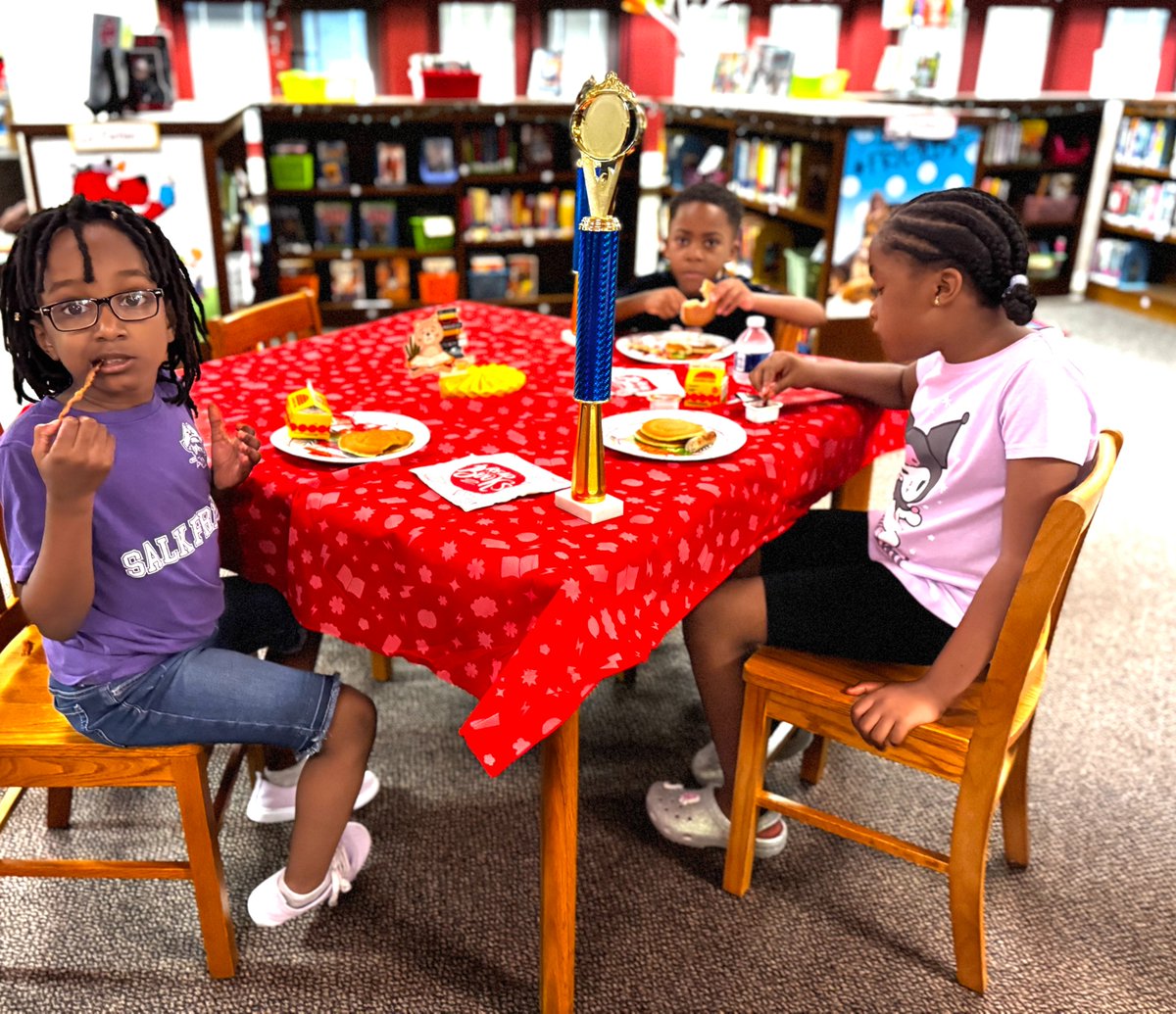 piratenation219's tweet image. Salk Elementary had 13 students participate in the @LakeCoLib Read-a-thon. Students read books for 6 weeks. As a thank u, students attended a breakfast in the library by Salk Librarian Katy McKnight. Kudos 2 our scholars 4 reading! #pirateproud #merrillvillereads