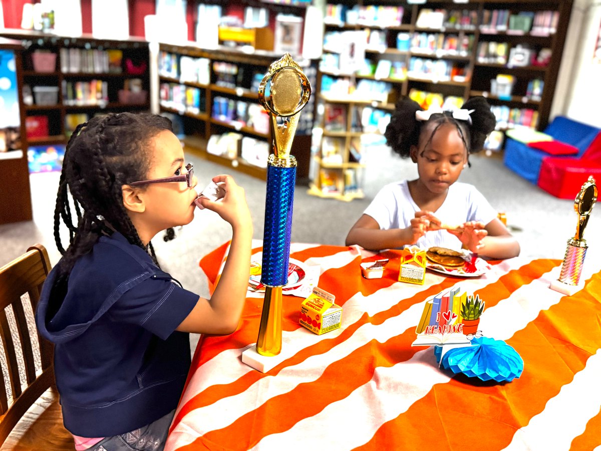 piratenation219's tweet image. Salk Elementary had 13 students participate in the @LakeCoLib Read-a-thon. Students read books for 6 weeks. As a thank u, students attended a breakfast in the library by Salk Librarian Katy McKnight. Kudos 2 our scholars 4 reading! #pirateproud #merrillvillereads