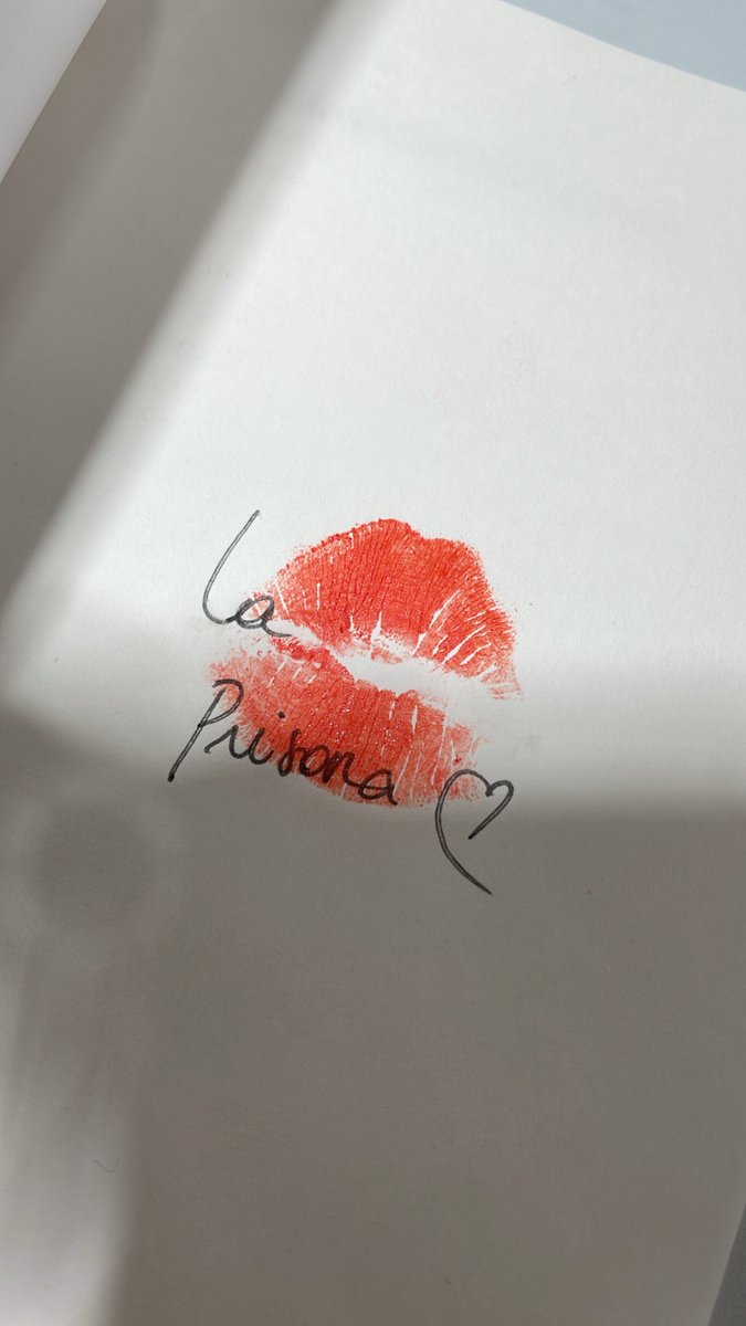 loubieparis's tweet photo. #PoupetteKenza La résilience par excellente ! Merci de nous faire rire 🤣 #LaPrisona https://t.co/ecem53IrLx