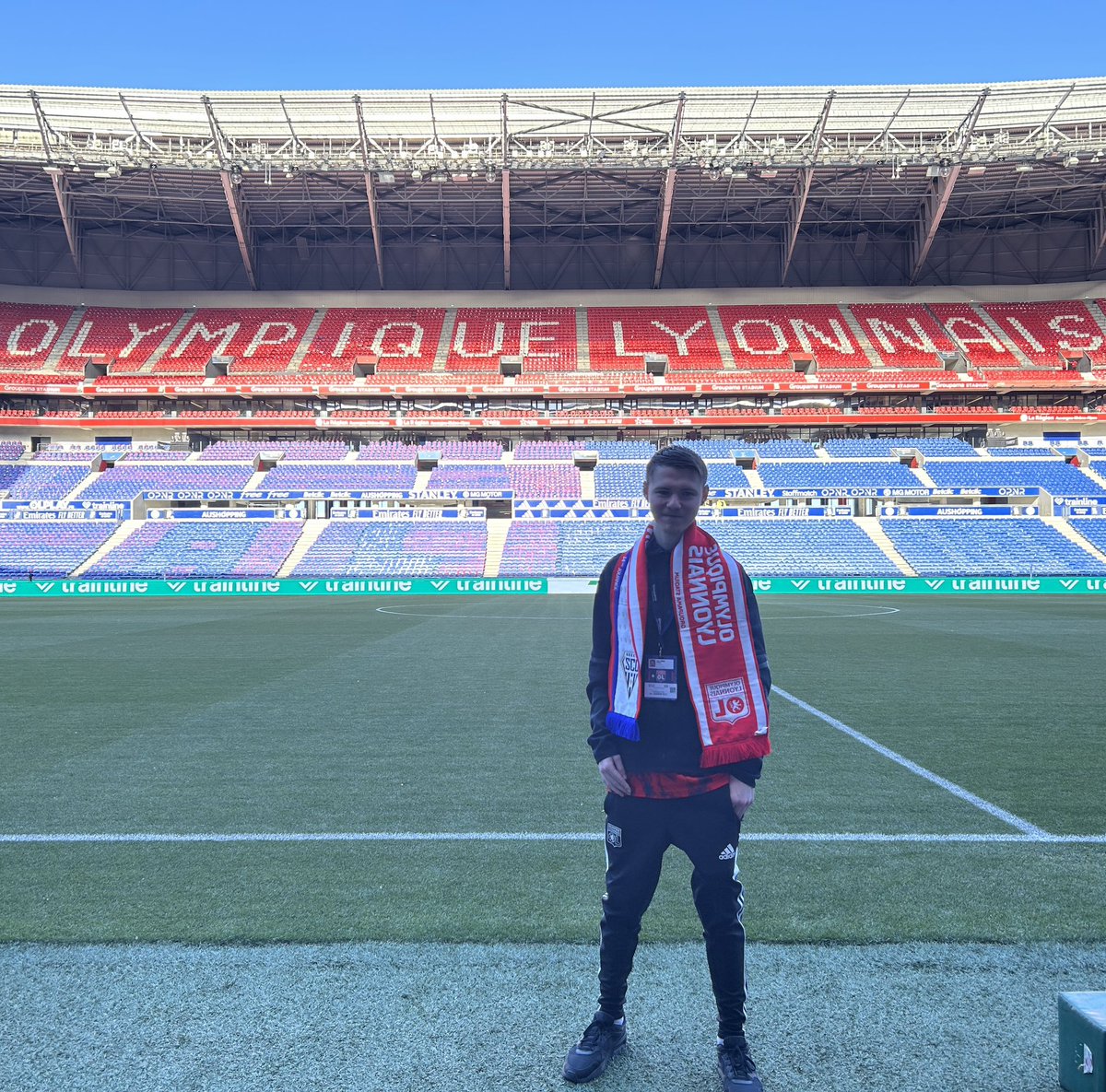 Pour clôturer la saison, nous avons accueilli Julien lors du match #OLSCO ! 🏟️

Ce grand supporter de l’OL se souviendra longtemps de ce moment hors du temps. ❤️

#OL #FondationOL #JouonsLaCollectif