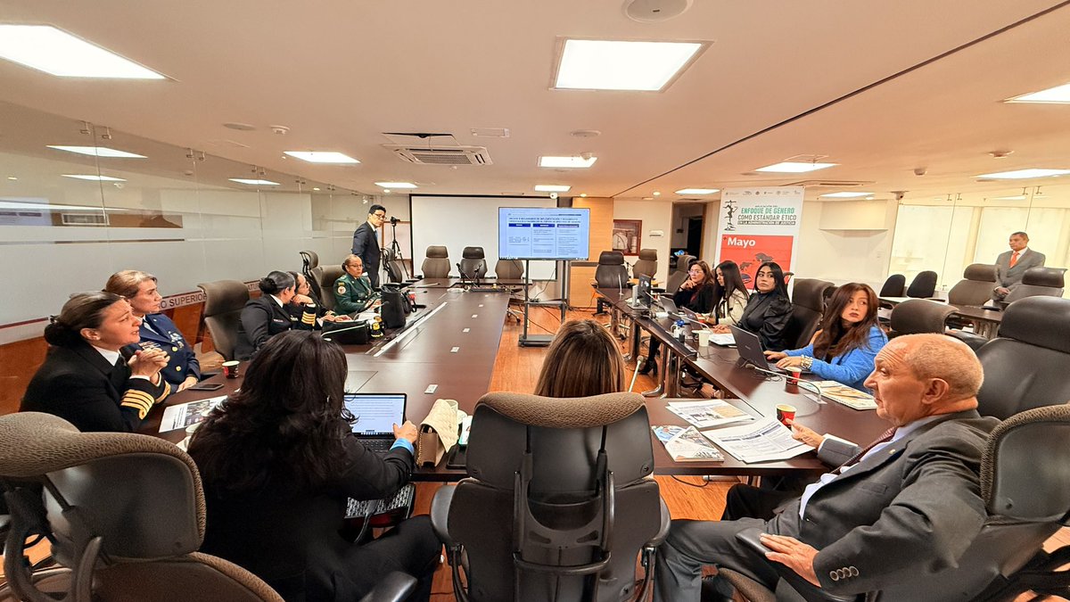 Comisión Nacional de Género de la Rama Judicial (@generoramajud) on Twitter photo #EnfoqueDeGénero | Reunión clave entre la Comisión de Género de la #RamaJudicial y las <a href="/FuerzasMilCol/">Fuerzas Militares de Colombia</a>. El objetivo: articular capacidades para fortalecer los programas de equidad e inclusión, así como las rutas de prevención y acción frente a cualquier tipo de violencia.
#DDHH #EnfoqueDeGénero | Reunión clave entre la Comisión de Género de la #RamaJudicial y las <a href="/FuerzasMilCol/">Fuerzas Militares de Colombia</a>. El objetivo: articular capacidades para fortalecer los programas de equidad e inclusión, así como las rutas de prevención y acción frente a cualquier tipo de violencia.
#DDHH