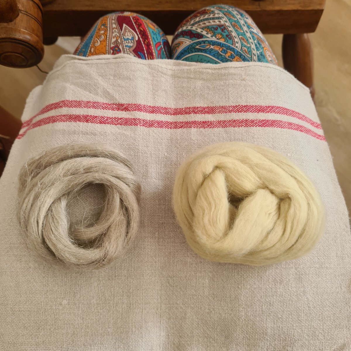 Cotton and hemp spinning x 昨日は糸紡ぎのワークショップに行ってきました。講師は今 #アイルランド を訪れているJoan Ruaneさん。コットンとヘンプの紡ぎ方とその素材の価値について、一日かけて学びました。すごい！#糸紡ぎ #手紡ぎ