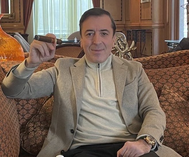 Volkan Yılmaz (@_vlknylmz) on Twitter photo Seçimi iptal ettirmesi, Ardından Dursun Özbek'in seçimi kazanması.
Gelen yıldız futbolcular ve üst üste 3. şampiyonluk..
Ardından sosyal medyada bile olsa Galatasaray'ın hakkını sonuna kadar savundu..
Hakkın ödenmez <a href="/firatdeveliogl1/">Fırat Develioğlu</a>
Fırat Develioğlu onurlandırma postudur.. Seçimi iptal ettirmesi, Ardından Dursun Özbek'in seçimi kazanması.
Gelen yıldız futbolcular ve üst üste 3. şampiyonluk..
Ardından sosyal medyada bile olsa Galatasaray'ın hakkını sonuna kadar savundu..
Hakkın ödenmez <a href="/firatdeveliogl1/">Fırat Develioğlu</a>
Fırat Develioğlu onurlandırma postudur..