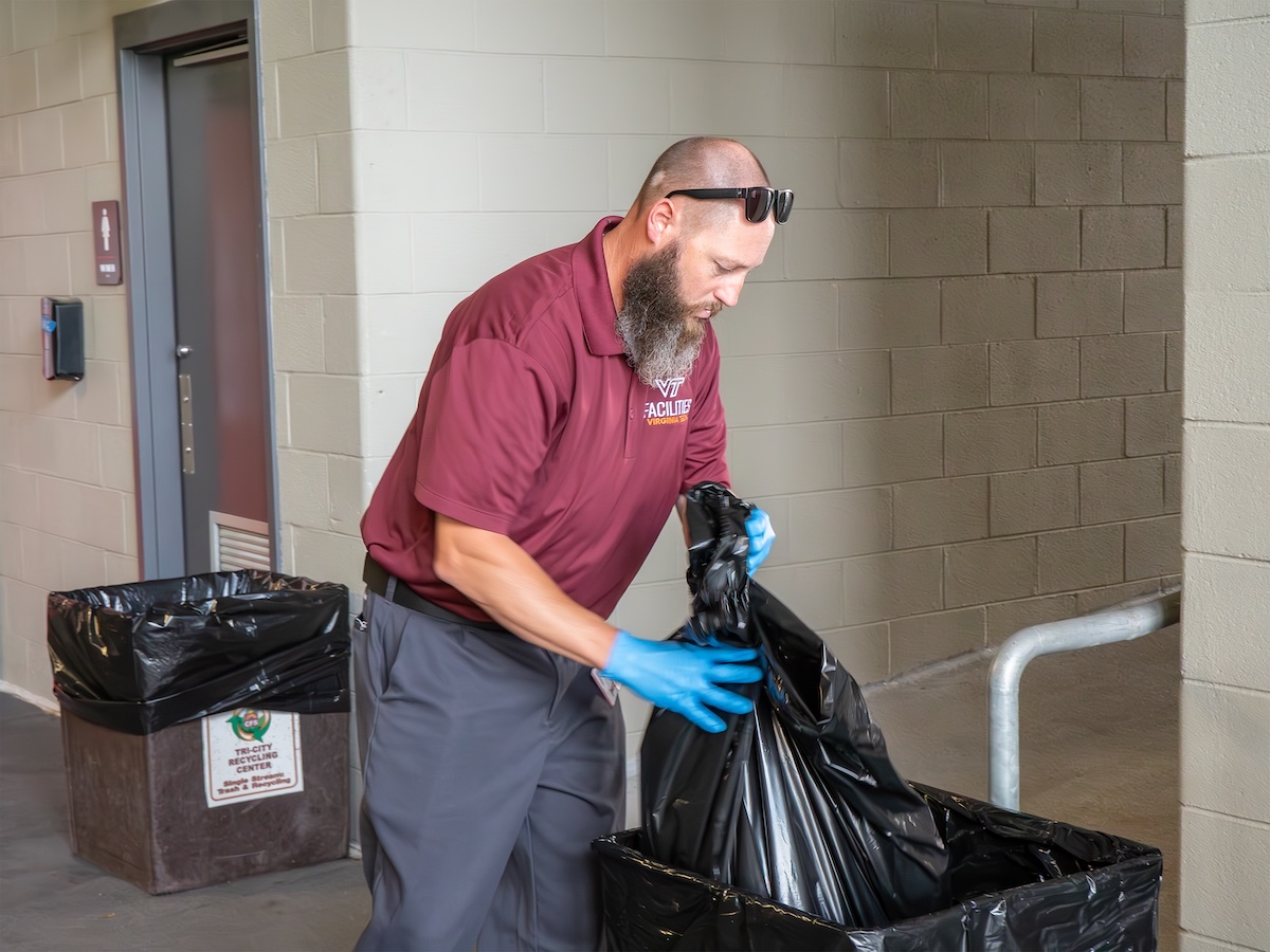 VTFacilities's tweet photo. Commencement is our Super Bowl. π«‘β
Crews across the division worked together to set the stage and provide welcoming #HokieGrad ceremonies on the Blacksburg campus! π§‘
Congratulations, #VT25! π https://t.co/w3S5dg3Ymy