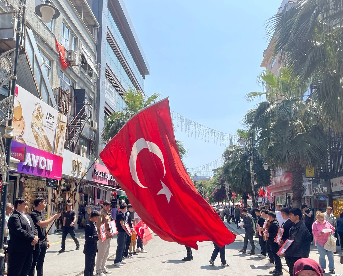 Ey Türk gençliği! Birinci vazifen, Türk istiklâlini, Türk Cumhuriyeti'ni, ilelebet muhafaza ve müdafaa etmektir.