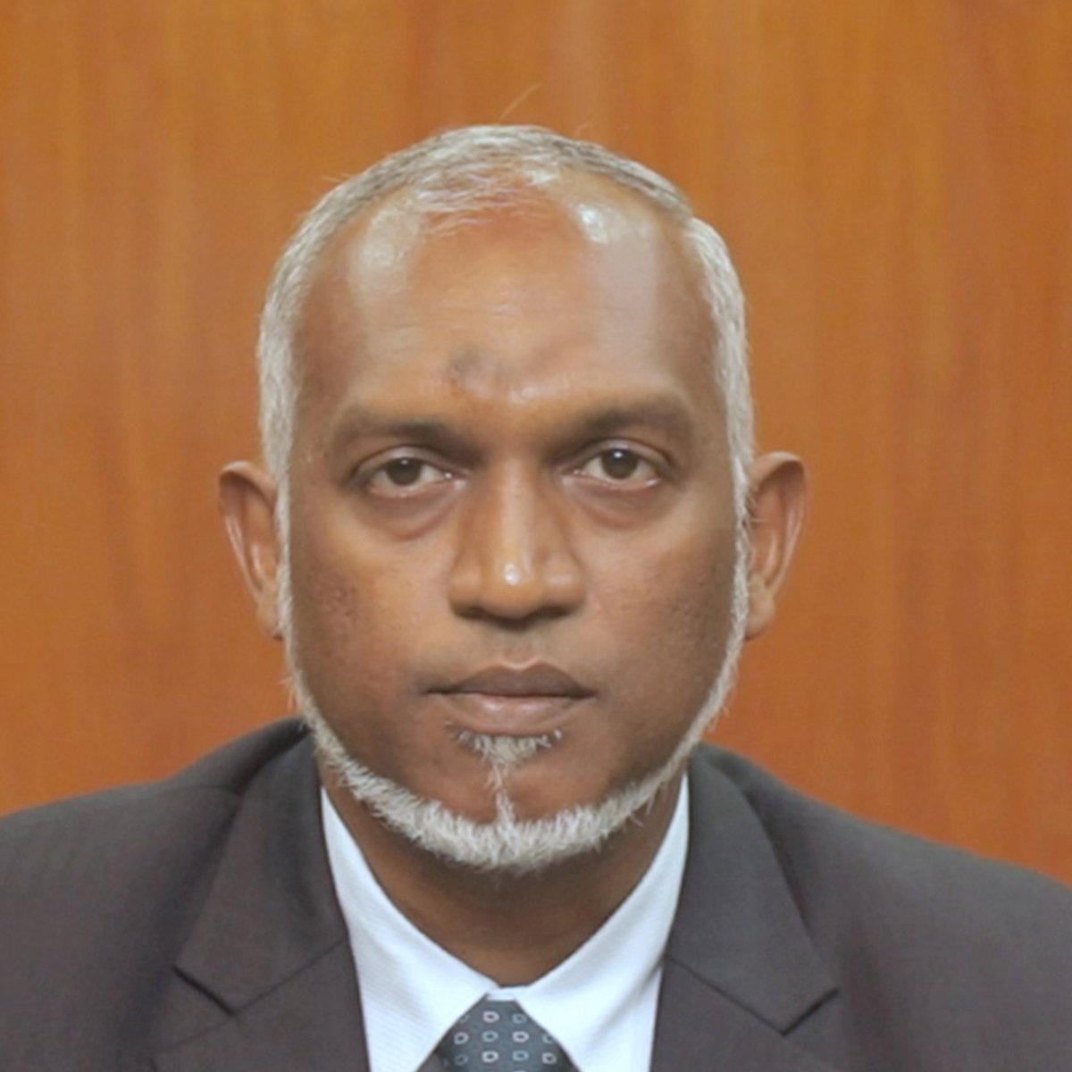 ކަލެއަށް ވެރިކަން ކުރަން ފަސޭހައެއް ނުވާނެ. ކަލެއަށްވުރެން ނުބައި ދައްޖާލުންވެސް މިގައުމުގަ އުޅޭކަން ހަދާންކުރާތި. ކަލެއަށް ތި ލިބުނީ ކުރު ވެކޭޝަނެއް. މަށަށްވެސް. Info warfare އަކުން ކަލެއަކަށް ކުރިއެއްނޭރޭނެ، ހެޔޮ 5000 މީހުންގެ ޓީމެއް ނެގިއަސް. އެހަކަތައެއް ނުހުންނާނެ.

<a href="/MMuizzu/">Dr Mohamed Muizzu</a>