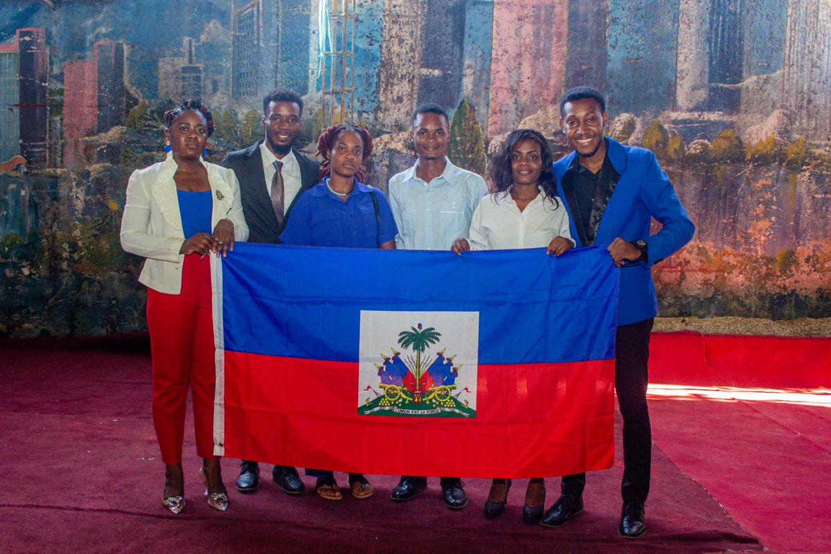ACleanta's tweet photo. C'est avec un profond sentiment de fierté que le Consortium International de la Jeunesse Haïtienne (CIJHA) a célébré, hier, la fête de notre bicolore et de l’Université.
Autour du thème :Le drapeau nous unit, l’héritage de nos aïeux nous oblige, la jeunesse haïtienne s’engage🔥 https://t.co/wtxlr9dK79