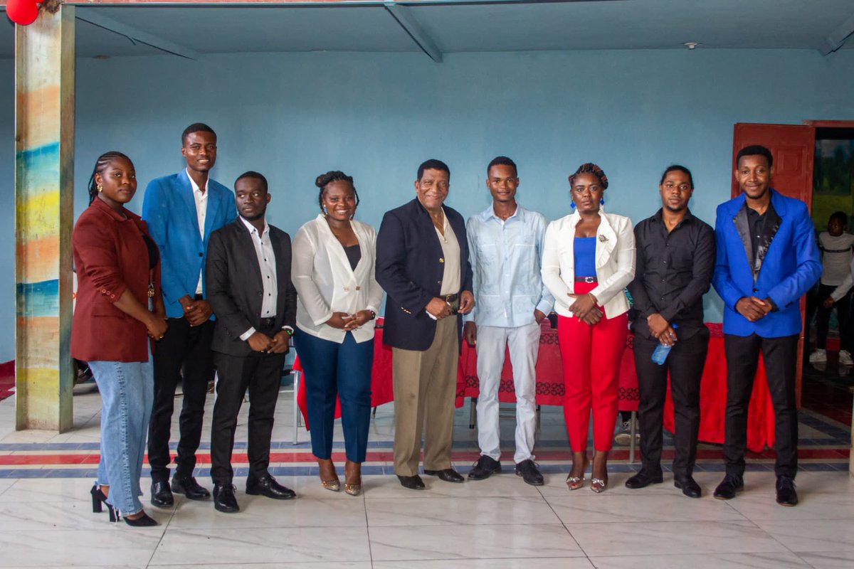 ACleanta's tweet photo. C'est avec un profond sentiment de fierté que le Consortium International de la Jeunesse Haïtienne (CIJHA) a célébré, hier, la fête de notre bicolore et de l’Université.
Autour du thème :Le drapeau nous unit, l’héritage de nos aïeux nous oblige, la jeunesse haïtienne s’engage🔥 https://t.co/wtxlr9dK79
