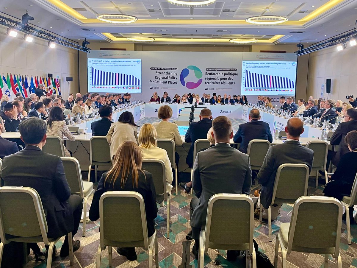 Honoured to be in 🇵🇱Warsaw for the Regional Development Ministerial Meeting. Since our last gathering in 2019, the world has faced a pandemic, as well as energy &amp; cost-of-living crises. Strengthening regional competitiveness &amp; resilience is more urgent than ever. #ResilientPlaces
