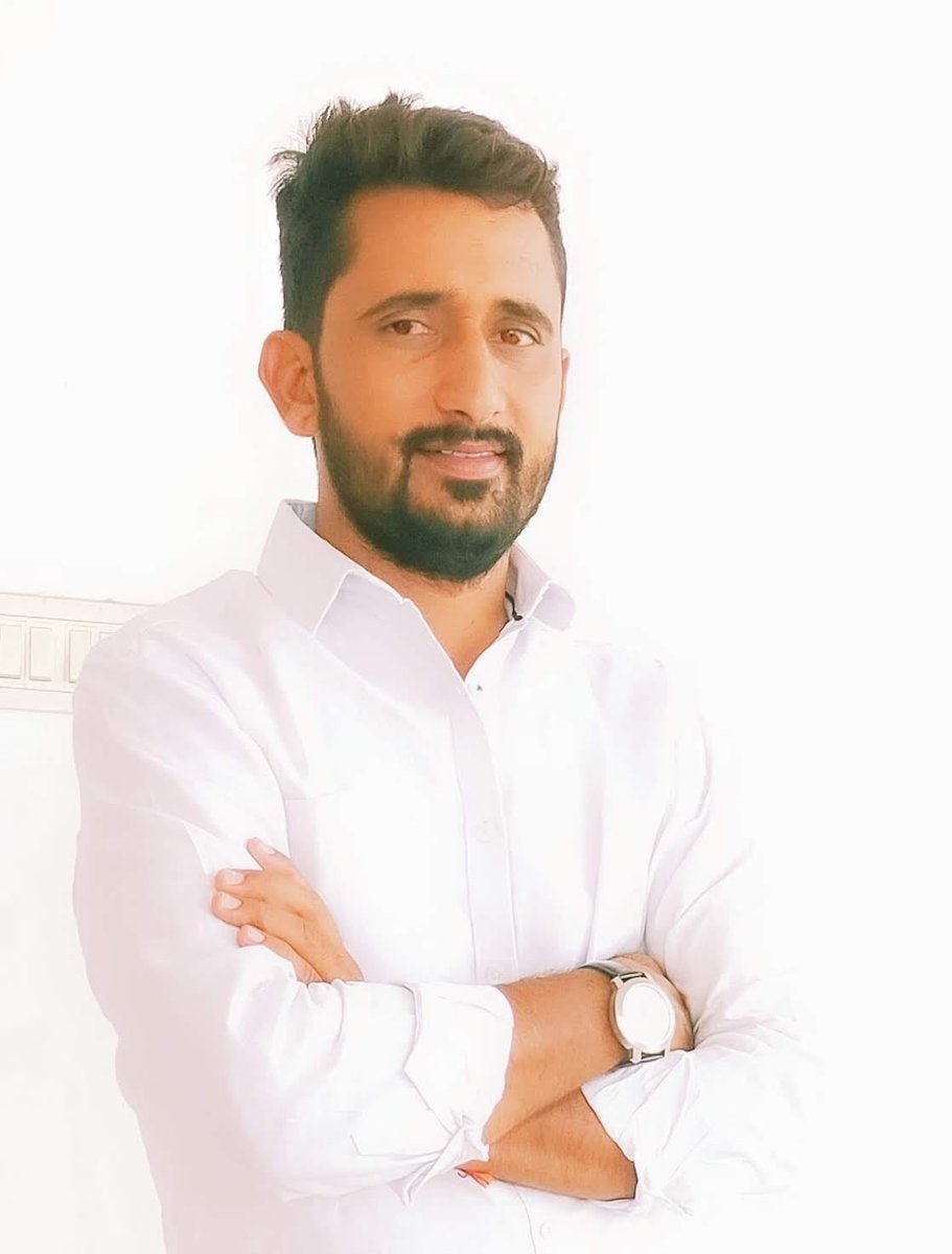 छोटे भाई मुकेश बेनीवाल <a href="/MukeshBeniwal87/">Mukesh Beniwal</a>  को राजस्थान वरिष्ठ शिक्षक संघ रेस्टा का प्रदेश उपाध्यक्ष बनने पर बहुत बहुत बधाई 💐💐
भाई मुकेश बेनीवाल पहले भी राजस्थान बेरोजगार यूनियन और वरिष्ठ अध्यापक भर्ती -2013 संघर्ष समिति में सक्रिय रहे है। राजस्थान बेरोजगार यूनियन आपके उज्जवल