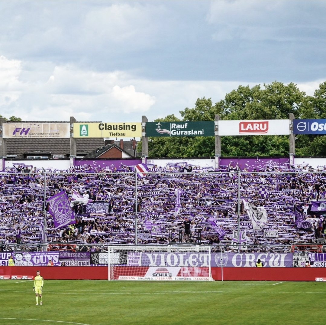 PeterBrebels's tweet photo. Afgelopen weekend nieuw stadion gevinkt dankzij @groundhopticket .
Deze keer Vfl Osnabrück, klein maar sfeervol en dus heel vaak uitverkocht. https://t.co/8Y79b3yzum
