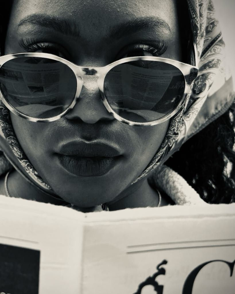 pmtsstl's tweet image. Extra, extra — read all about it. 📰💋 Channeling old-school elegance with a side of breaking news and bold lips.

Model: @hairbydijia
Makeup Artist: @alibybeauty

#pmtsstl #stlmua #pmts #VintageVibes #STL #cosmetologyschool #photoshootmakeup