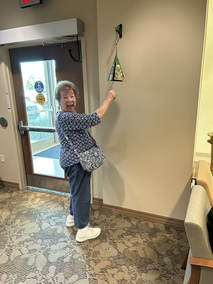 marb1111's tweet photo. I know ringing the bell can be controversial in the Twitterverse, but when my 85 yr old mother sends me a picture & text with her excitement that she got to ring the bell - it fills my heart with so much love and gratitude🥰#EndometrialCancer #TakeThatCancer https://t.co/F29mIB6JN6
