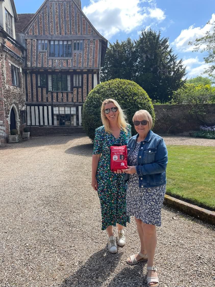 Julie Taylor Bcac The Liam Taylor Legacy Rip Fish (@julieta05742189) on Twitter photo Over with the lovely Lizzie at the beautiful Beeliegh Abbey
Another day another donation helping keep the community safe Thankyou everyone π <a href="/Chappers2013/">Chappers πΎπ πββοΈ</a> <a href="/EssexPoliceUK/">Essex Police</a> <a href="/Hirst4EssexPFCC/">Roger Hirst - for Essex</a> <a href="/essex_crime/">Essex Crime & Surrounding Areas.</a> <a href="/MatchroomBoxing/">Matchroom Boxing</a> <a href="/Rotary/">Rotary International</a> <a href="/BBCCrimewatch/">Crimewatch Live</a>
<a href="/MaldonTiptreeFC/">Maldon & Tiptree FC</a>
<a href="/ECFRS/">Essex Fire Service</a> Over with the lovely Lizzie at the beautiful Beeliegh Abbey
Another day another donation helping keep the community safe Thankyou everyone π <a href="/Chappers2013/">Chappers πΎπ πββοΈ</a> <a href="/EssexPoliceUK/">Essex Police</a> <a href="/Hirst4EssexPFCC/">Roger Hirst - for Essex</a> <a href="/essex_crime/">Essex Crime & Surrounding Areas.</a> <a href="/MatchroomBoxing/">Matchroom Boxing</a> <a href="/Rotary/">Rotary International</a> <a href="/BBCCrimewatch/">Crimewatch Live</a>
<a href="/MaldonTiptreeFC/">Maldon & Tiptree FC</a>
<a href="/ECFRS/">Essex Fire Service</a>