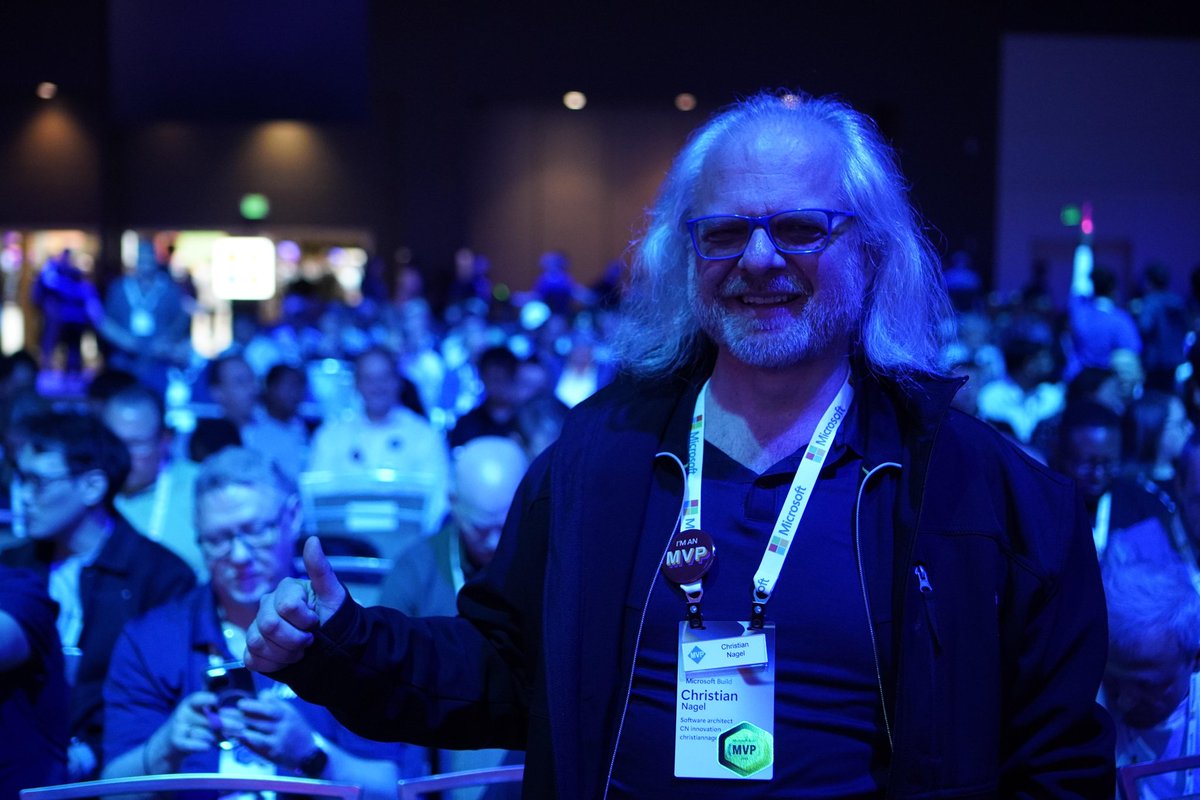 Microsoft Build keynote starts soon! Greeting my friends watching online #mvpbuzz