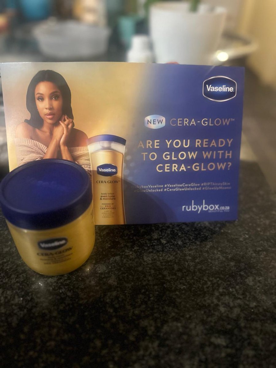Melzy5's tweet photo. I love the lightweight texture of this cream because it hydrates my skin all day. My skin is still soft and supple after showering in the evenings after using this cream during the day. #VaselineCeraGlow #RIPThirstySkin #GlowUnlocked #CeraGlowUnlocked #GlowUpMzansi https://t.co/DvvqkPGHfv
