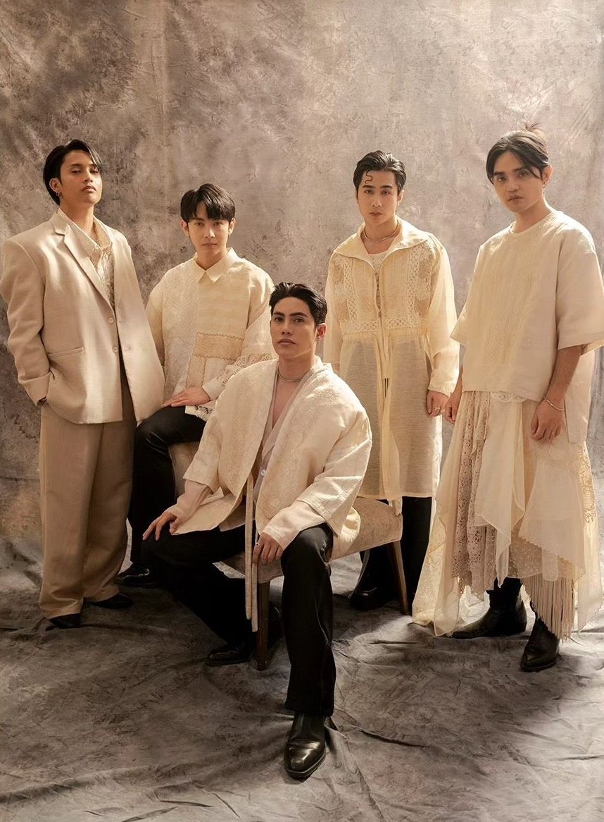 Tess2572's tweet photo. @TOP100KPOP 💜💛🖤💚❤️

I vote #SB19 to #TOP100GROUP https://t.co/ShY5I2AFE4