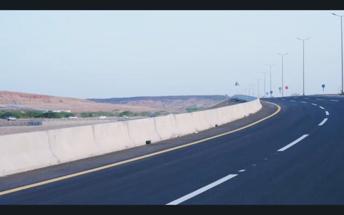 JeddahNow's tweet photo. لتسهيل الحركة المرورية وتعزيز الوصول بين الأحياء 🛣️ .. 
"أمانة جدة" تفتتح الطريق الرابط بين مخطط الرياض وغرب قطار الحرمين وصولًا إلى طريق عسفان. https://t.co/Ie5fRvngGW