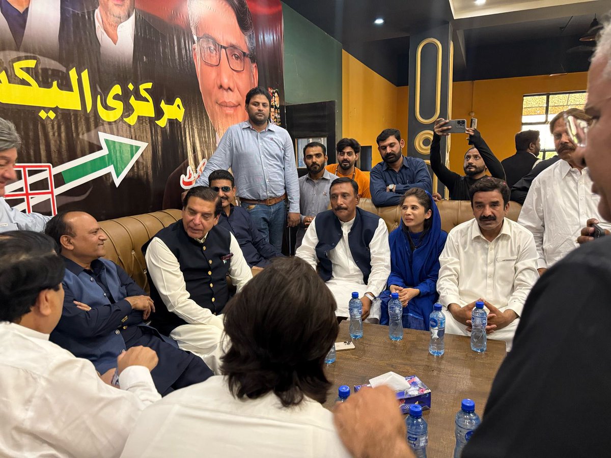 RoomaMushtaq (@roomamatto) on Twitter photo ڈپٹی اسپیکر سندھ اسمبلی انتھونی نوید اور ایم پی اے روما مشتاق مٹو کی PP-52 کے امیدوار راحیل کامران چیمہ کے مرکزی الیکشن آفس آمد. پی پی پی سینٹرل پنجاب کے صدر راجہ پرویز اشرف اور منارٹی ونگ سینٹرل کے صدر عمران امیدوار راحیل کامران چیمہ سے ملاقات کی
<a href="/BBhuttoZardari/">BilawalBhuttoZardari</a> <a href="/AseefaBZ/">Aseefa B Zardari</a> ڈپٹی اسپیکر سندھ اسمبلی انتھونی نوید اور ایم پی اے روما مشتاق مٹو کی PP-52 کے امیدوار راحیل کامران چیمہ کے مرکزی الیکشن آفس آمد. پی پی پی سینٹرل پنجاب کے صدر راجہ پرویز اشرف اور منارٹی ونگ سینٹرل کے صدر عمران امیدوار راحیل کامران چیمہ سے ملاقات کی
<a href="/BBhuttoZardari/">BilawalBhuttoZardari</a> <a href="/AseefaBZ/">Aseefa B Zardari</a>