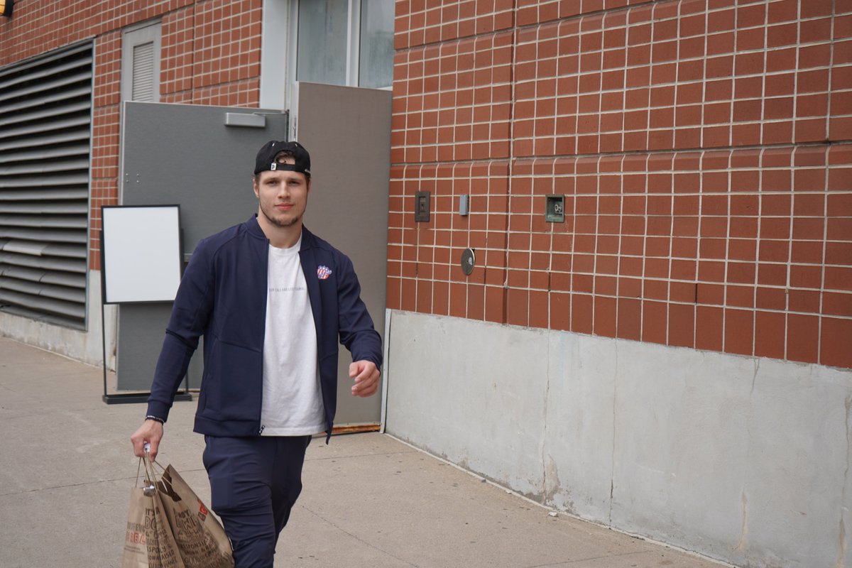 Hitting the road to Laval with all the essentials, snacks, luggage and of course the pillow

#LetsDoThis