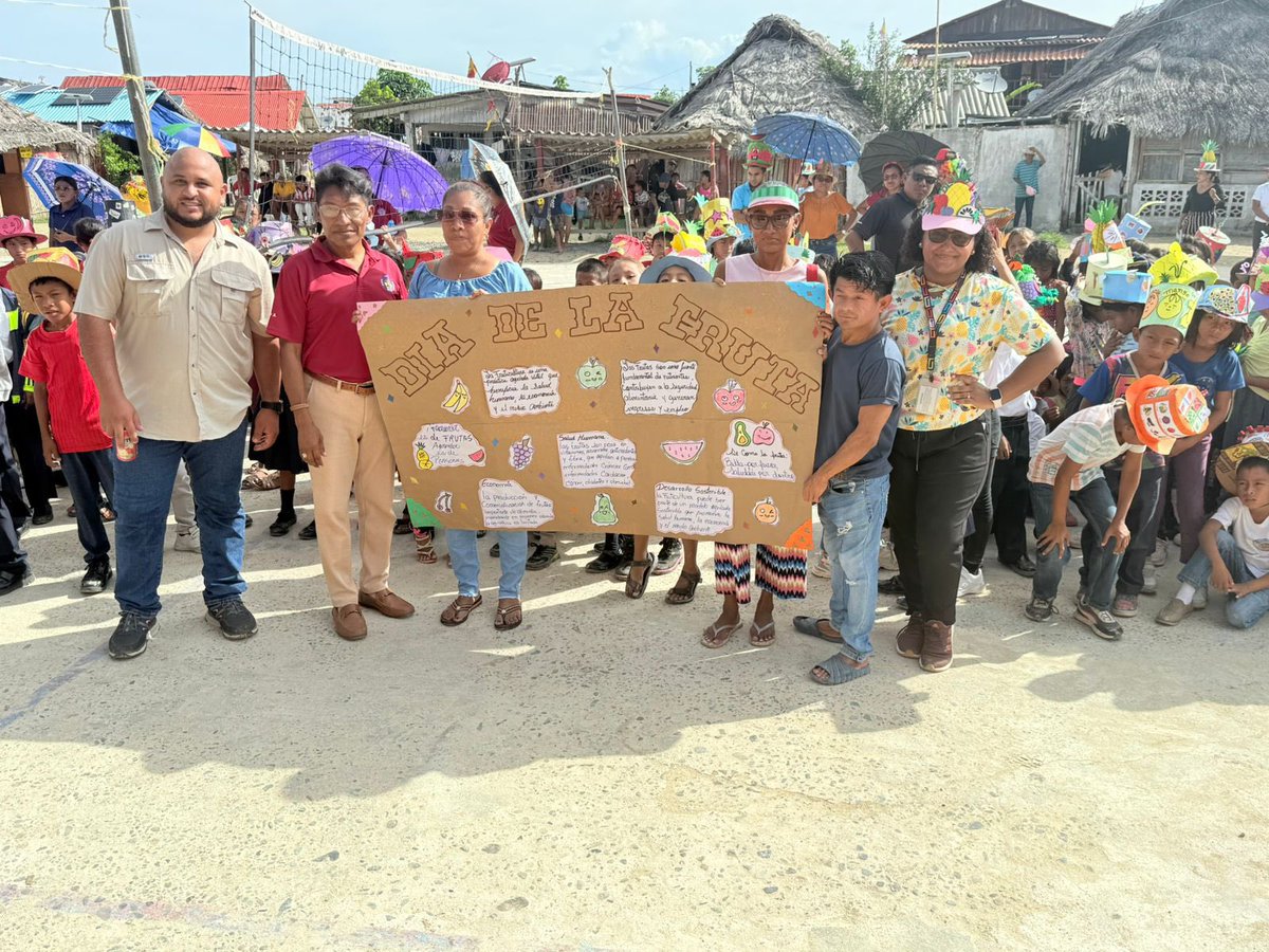 MINSAPma's tweet image. #KunaYala | En conmemoración al Día Regional de las Frutas, junto a la comisión de salud del escolar del @MeducaPma y estudiantes del C.E. Bilingüe de Playón Chico, promovemos el consumo de frutas y sus beneficios para la salud. #MinsaPanamá