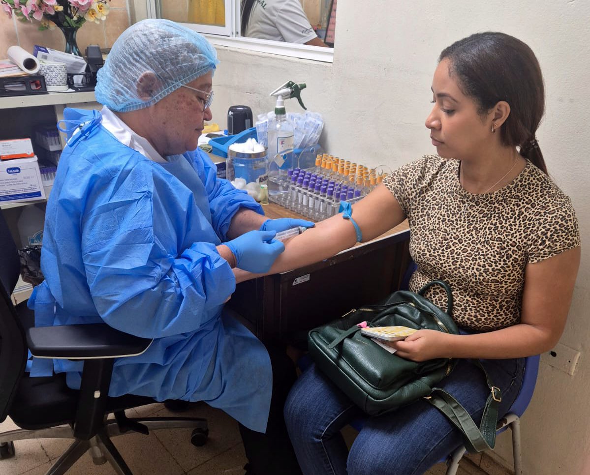 MINSAPma's tweet image. #PanamáMetro | Más de 300 personas en Pedregal recibieron servicios de medicina general, ginecología, odontología, nutrición, vacunación, laboratorio y más, durante la feria de salud. Se aplicaron 627 vacunas y se entregaron más de 200 carnés de salud. 💉🩺
#MinsaPanama