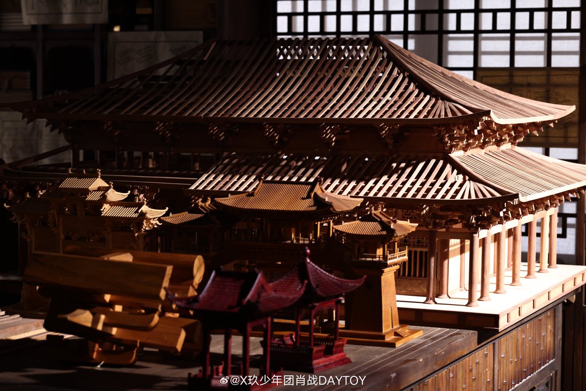 ชั้นเคยบ่นว่าทำไมจักรวาลเต้ามู่ไม่ให้เซียวจ้านมาเป็นอู๋เสียสักที อ่อ มาแล้วนะ มาเป็นบอส แล้วตอนหนุ่มโคตรเทียนเจิน เป็นเทียนเจินและแข็งแกร่งไปพร้อมกัน เล่นดีอ่า ตอนอยุ่กับจารย์ก็เป็นน้อน ตอนอยู่คนเดียวก็โคตรแข็งแกร่งเลย